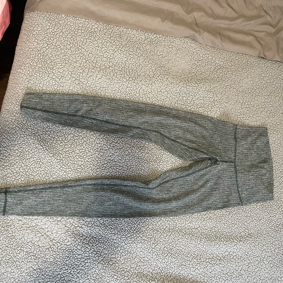 Lululemon Wunder Under Pant (Roll Down) - Picture 4 of 6